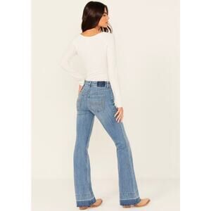 Idyllwind Women's Atwood Light Wash Rebel Mid Rise Stretch Bootcut Jeans 10x 32